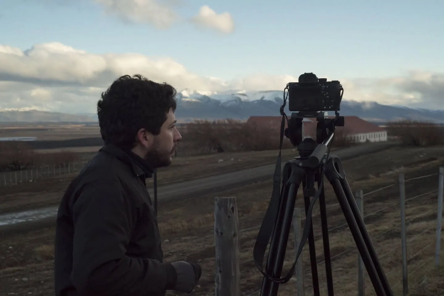 Sebastián Vidal Campos en las filmaciones de Al sur del invierno está la nieve