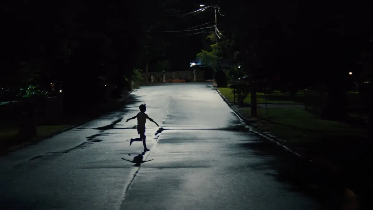 'Weapons': El Terror en el Silencio