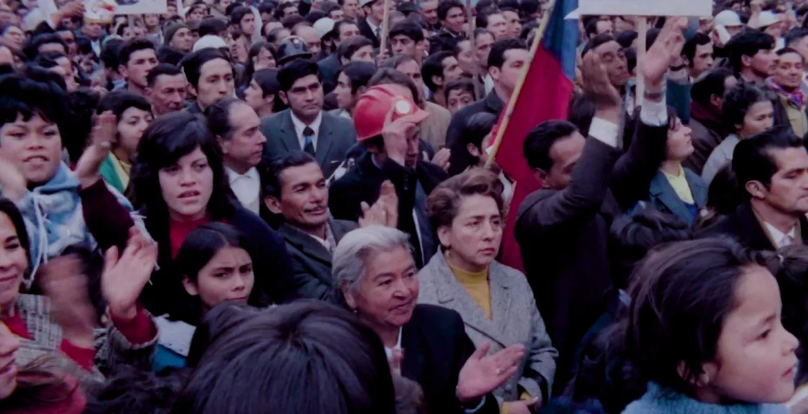 FICValdivia 2025 'La Vida que Vendrá': Pensar la historia a color